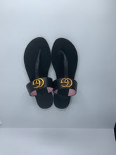 Load image into Gallery viewer, Gucci Leather Thong Sandal